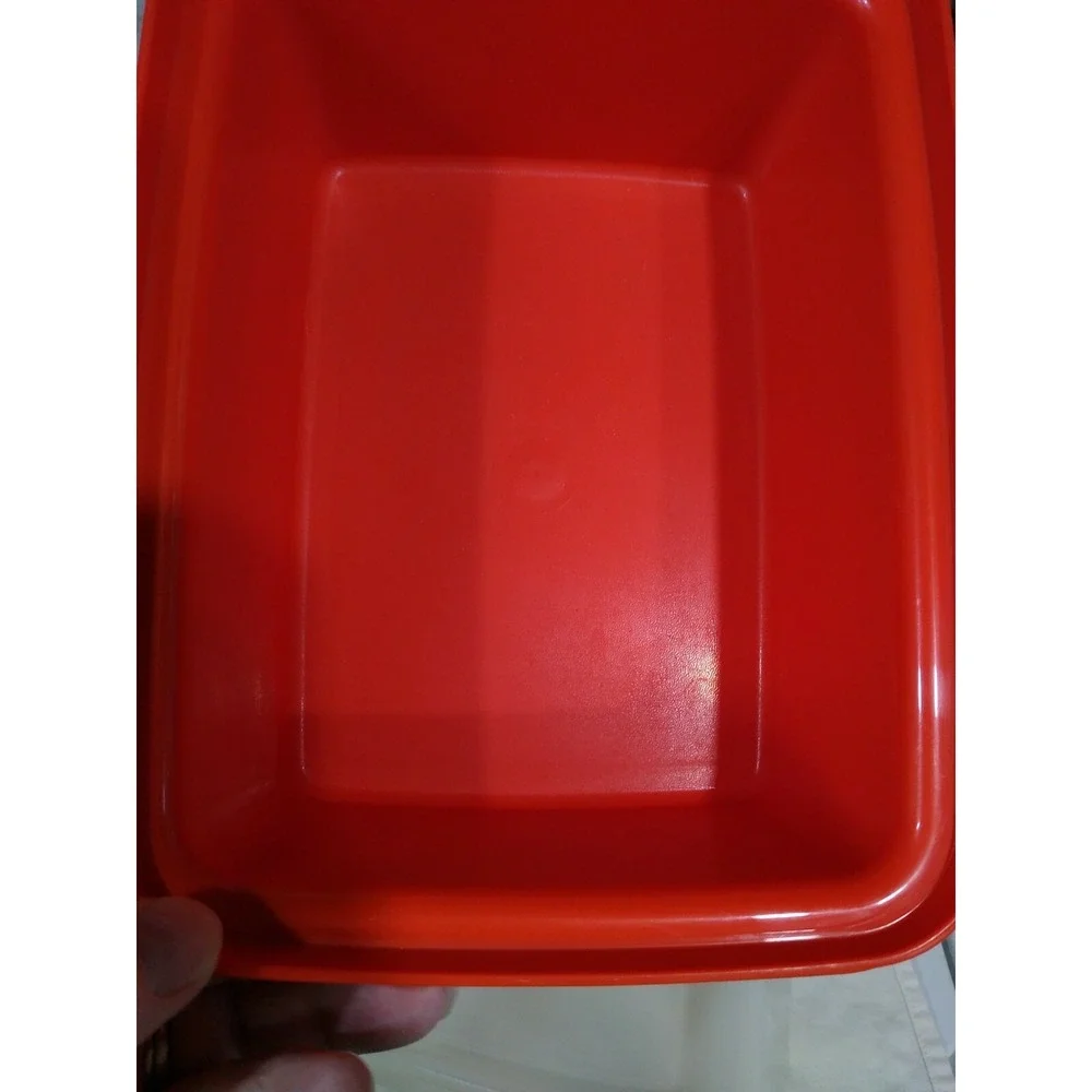N/A tupperware red